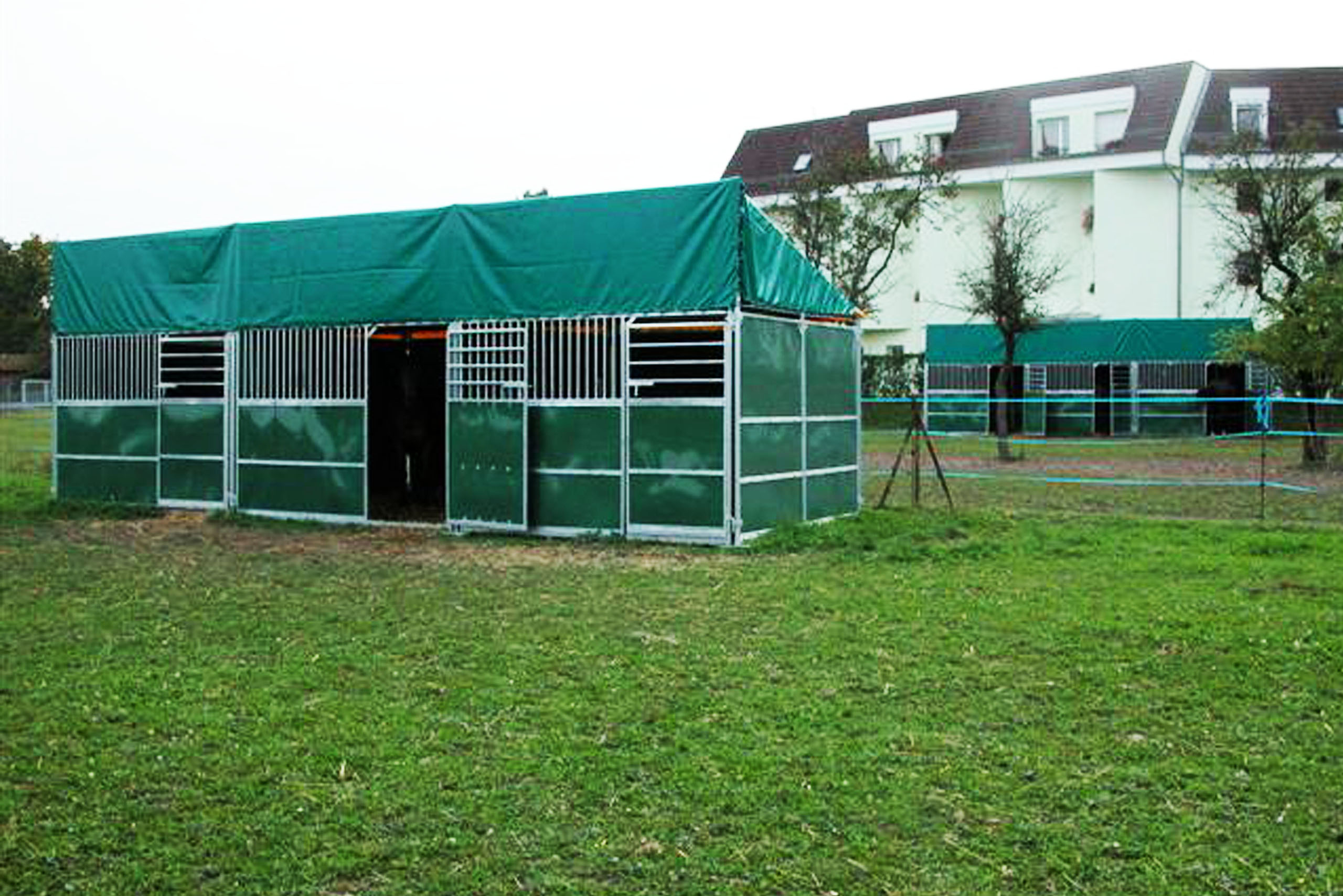 abris-boxes-exterieur-chevaux-association-les-amis-du-cheval-de-strasbourg